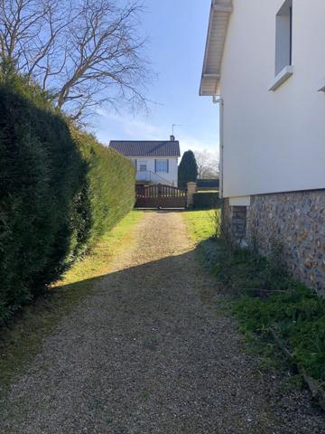 Beau pavillon type T5 dans secteur calme