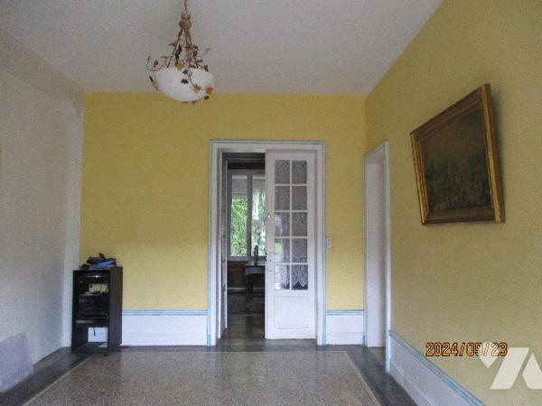 VOUZIERS, une maison d'habitation de caractère sur un terrain de 3 671 m².