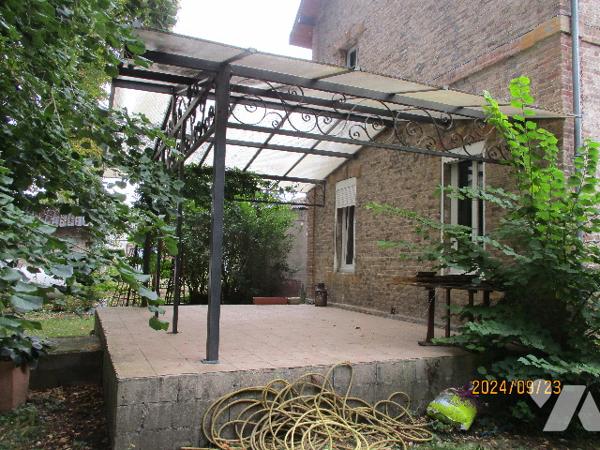 VOUZIERS, une maison d'habitation de caractère sur un terrain de 3 671 m².