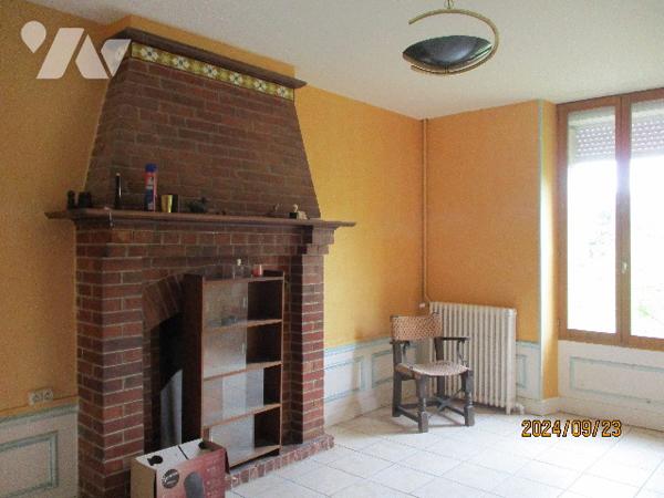 VOUZIERS, une maison d'habitation de caractère sur un terrain de 3 671 m².