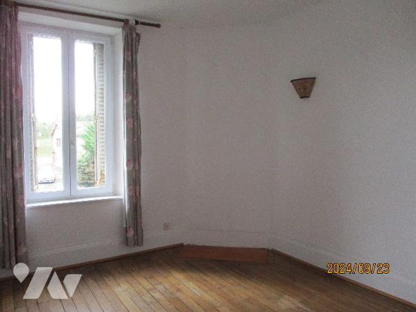 VOUZIERS, une maison d'habitation de caractère sur un terrain de 3 671 m².