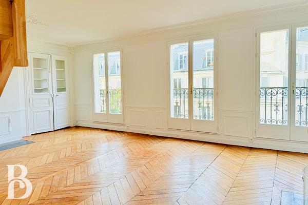 Paris (75009) DUPLEX D'EXCEPTION — DERNIERS ÉTAGES — BALCONS MARTYRS / NOTRE-DAME-DE-LORETTE — PARIS 9E