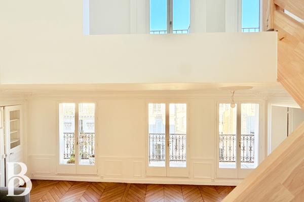 Paris (75009) DUPLEX D'EXCEPTION — DERNIERS ÉTAGES — BALCONS MARTYRS / NOTRE-DAME-DE-LORETTE — PARIS 9E