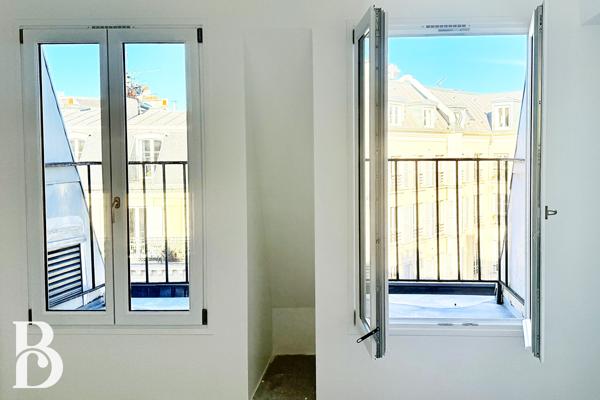 Paris (75009) DUPLEX D'EXCEPTION — DERNIERS ÉTAGES — BALCONS MARTYRS / NOTRE-DAME-DE-LORETTE — PARIS 9E