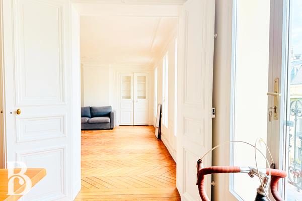 Paris (75009) DUPLEX D'EXCEPTION — DERNIERS ÉTAGES — BALCONS MARTYRS / NOTRE-DAME-DE-LORETTE — PARIS 9E