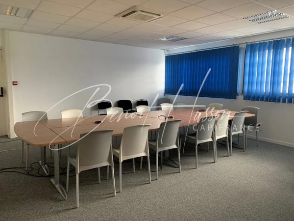 Local mixte - Bureaux et entrepot - 1203m²