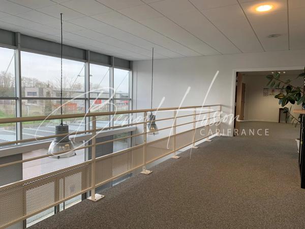 Local mixte - Bureaux et entrepot - 1203m²