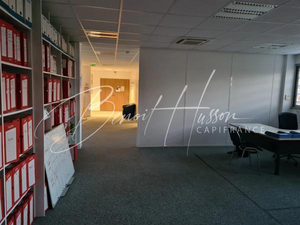 Local mixte - Bureaux et entrepot - 1203m²