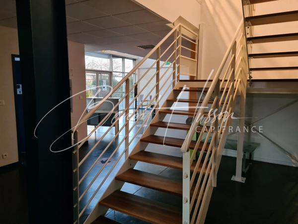 Local mixte - Bureaux et entrepot - 1203m²