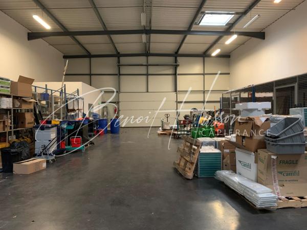 Local mixte - Bureaux et entrepot - 1203m²