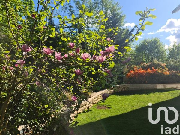 Maison traditionnelle 8 pièces de 215 m² à Bures-sur-Yvette (91440)