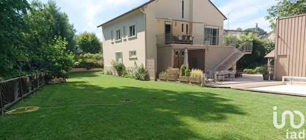 Maison traditionnelle 8 pièces de 215 m² à Bures-sur-Yvette (91440)