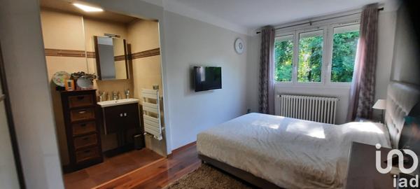 Maison traditionnelle 8 pièces de 215 m² à Bures-sur-Yvette (91440)