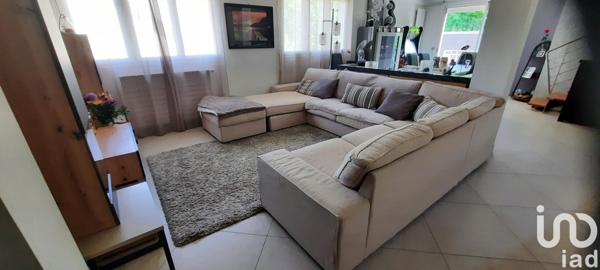 Maison traditionnelle 8 pièces de 215 m² à Bures-sur-Yvette (91440)