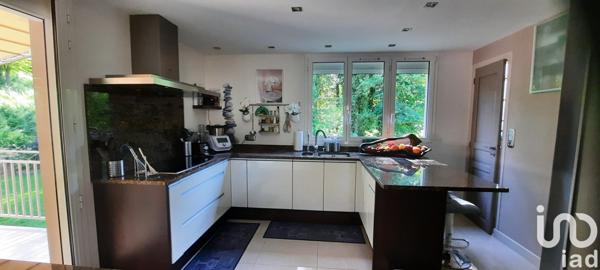 Maison traditionnelle 8 pièces de 215 m² à Bures-sur-Yvette (91440)