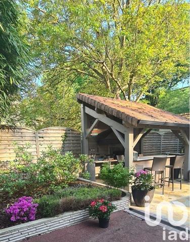 Maison traditionnelle 8 pièces de 215 m² à Bures-sur-Yvette (91440)