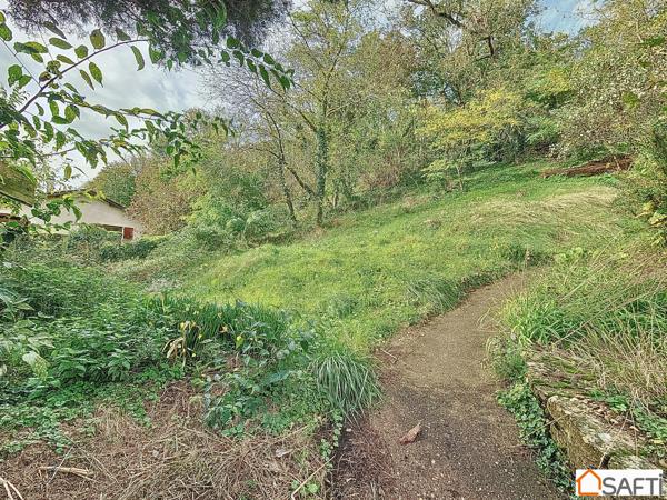 Terrain de 958m2 plein coeur d'Albigny, constrcution 250m2 possible.