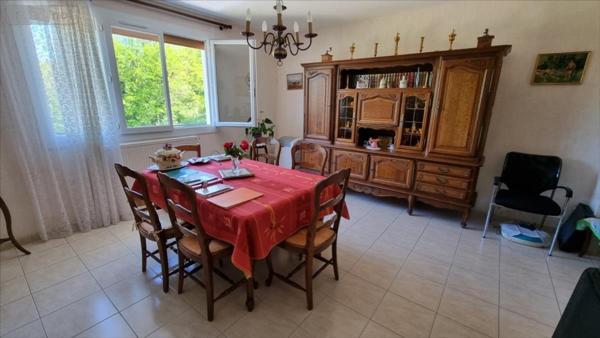 Maison individuelle à vendre à Jonzac en Charente-Maritime (17500), ref : 1854