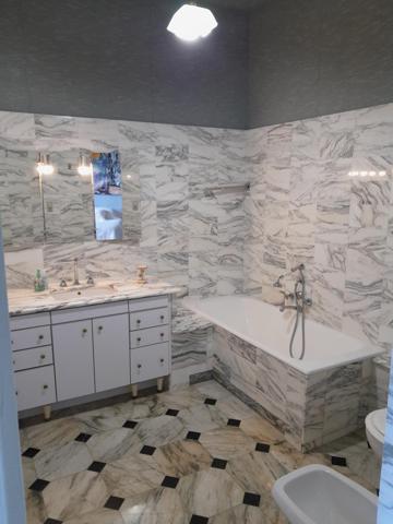 DOMAINE ET DEPENDANCES AUX "PORTES D' AURILLAC" SUR TERRAIN BOISE DE 3 Ha