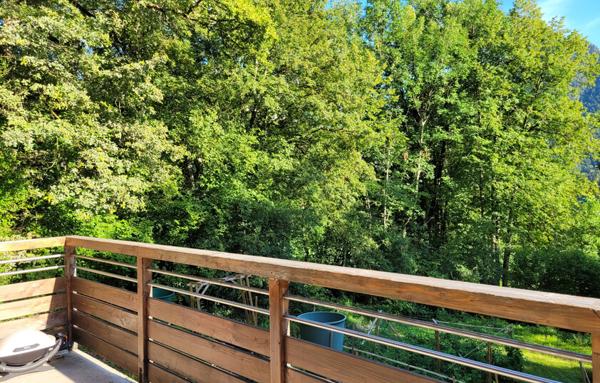 TRES GRAND CHALET EN PARFAIT ETAT-EN PLEINE NATURE.