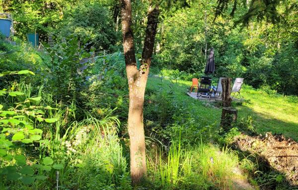 TRES GRAND CHALET EN PARFAIT ETAT-EN PLEINE NATURE.