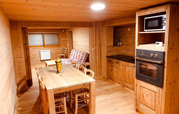 TRES GRAND CHALET EN PARFAIT ETAT-EN PLEINE NATURE.