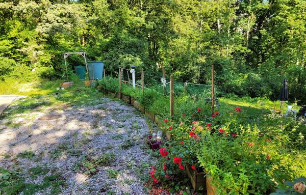 TRES GRAND CHALET EN PARFAIT ETAT-EN PLEINE NATURE.