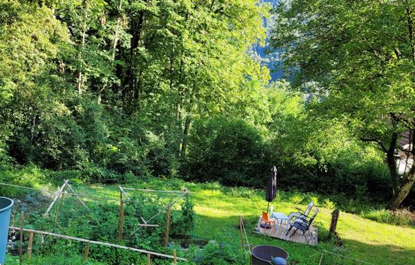 TRES GRAND CHALET EN PARFAIT ETAT-EN PLEINE NATURE.