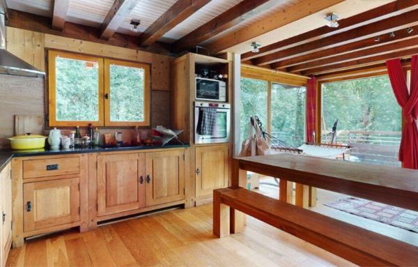 TRES GRAND CHALET EN PARFAIT ETAT-EN PLEINE NATURE.