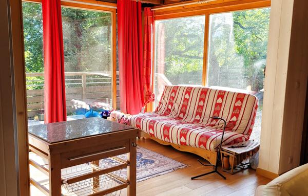 TRES GRAND CHALET EN PARFAIT ETAT-EN PLEINE NATURE.