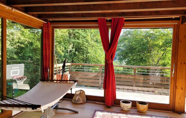 TRES GRAND CHALET EN PARFAIT ETAT-EN PLEINE NATURE.