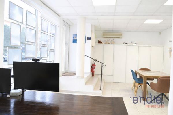 A vendre murs de bureau idéalement situé à quelques pas de la mer.