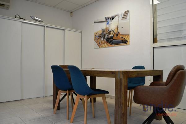 A vendre murs de bureau idéalement situé à quelques pas de la mer.