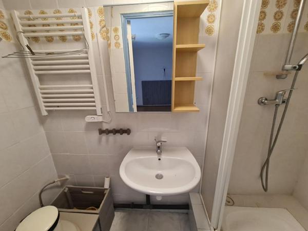 Propriété atypique avec + de 9 hectares de terrain, autonomie et charme authentique