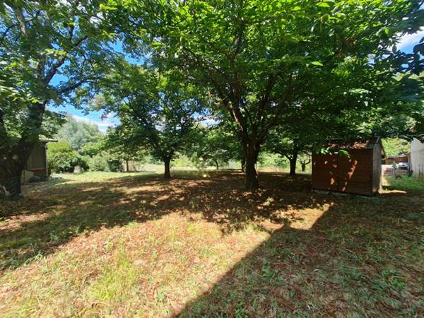 Propriété atypique avec + de 9 hectares de terrain, autonomie et charme authentique