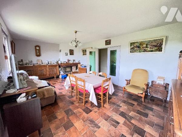 Pavillon élevée sur sous-sol avec jardin clos