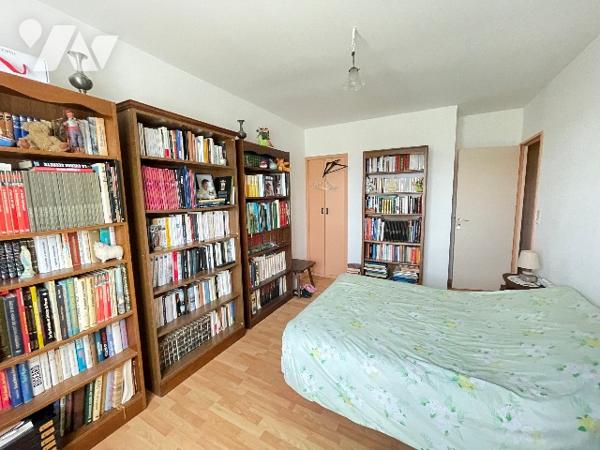 Pavillon élevée sur sous-sol avec jardin clos