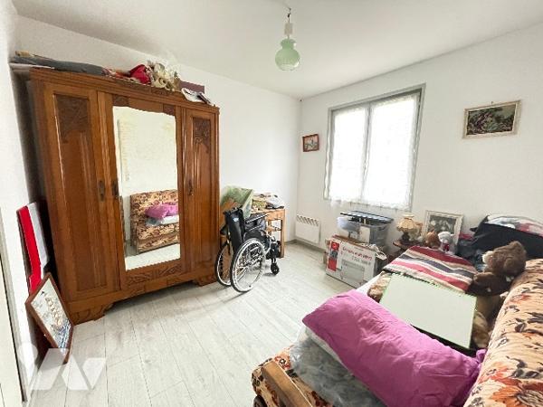 Pavillon élevée sur sous-sol avec jardin clos