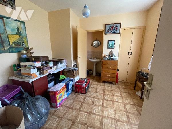 Pavillon élevée sur sous-sol avec jardin clos