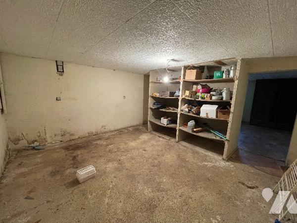 Pavillon élevée sur sous-sol avec jardin clos