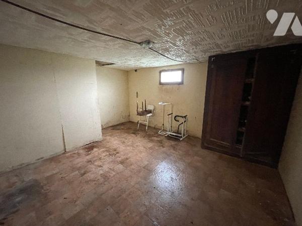 Pavillon élevée sur sous-sol avec jardin clos