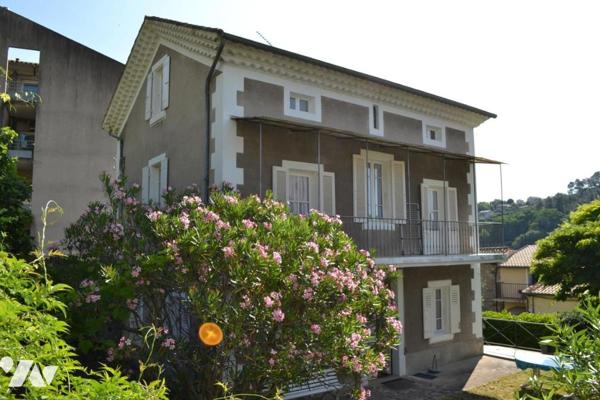 MAISON DE VILLAGE INDEPENDANTE EN PIERRE AVEC TERRAIN ATTENANT DE 460 m²