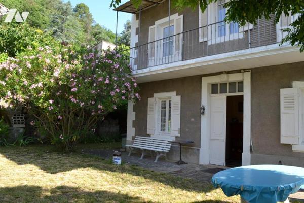 MAISON DE VILLAGE INDEPENDANTE EN PIERRE AVEC TERRAIN ATTENANT DE 460 m²