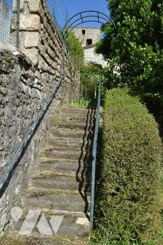 MAISON DE VILLAGE INDEPENDANTE EN PIERRE AVEC TERRAIN ATTENANT DE 460 m²