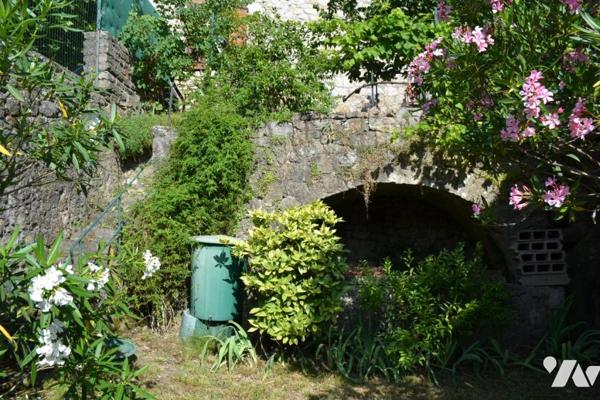 MAISON DE VILLAGE INDEPENDANTE EN PIERRE AVEC TERRAIN ATTENANT DE 460 m²