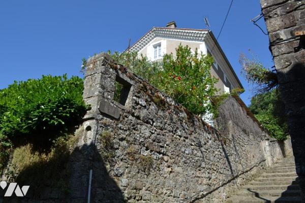 MAISON DE VILLAGE INDEPENDANTE EN PIERRE AVEC TERRAIN ATTENANT DE 460 m²
