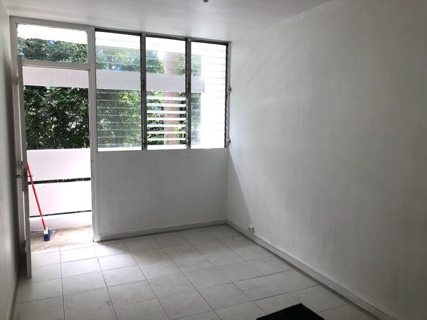 Les Abymes (97139) Appartement T4 rénové morne legitimus