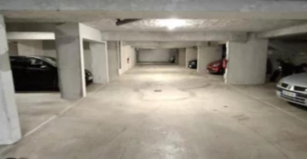 1 PLACE DE PARKING - Bas Cenon - Près de ligne A et à 50 mètres de l'arrêt SNCF de Cenon