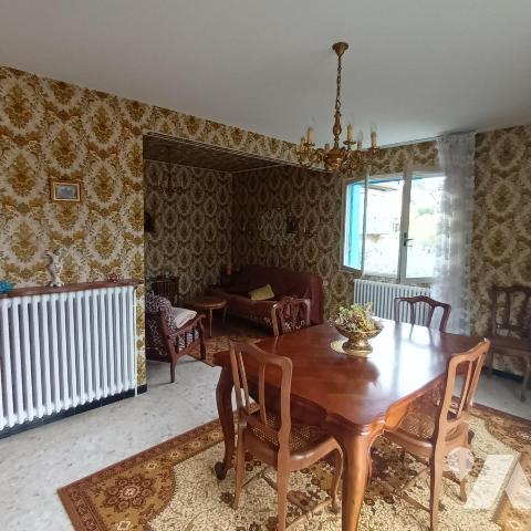 Maison T4 avec jardin, garage et dépendances