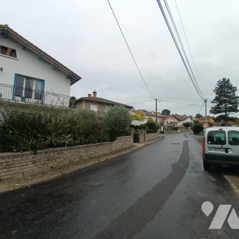 Maison T4 avec jardin, garage et dépendances